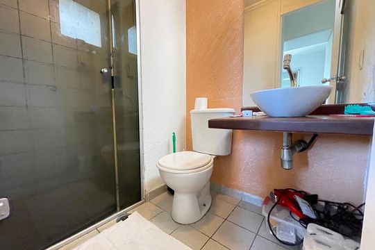 Banheiro de apartamento para alugar com 2 quartos, 66m² em Conjunto Promorar Raposo Tavares, São Paulo
