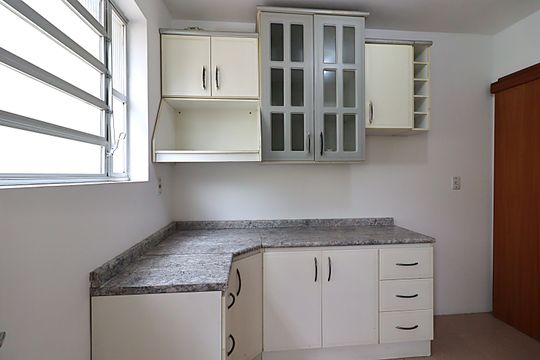 Cozinha - Armários de apartamento para alugar com 3 quartos, 77m² em Passo D’areia, Porto Alegre