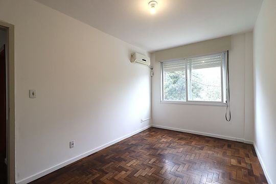 Quarto 1 de apartamento para alugar com 3 quartos, 77m² em Passo D’areia, Porto Alegre