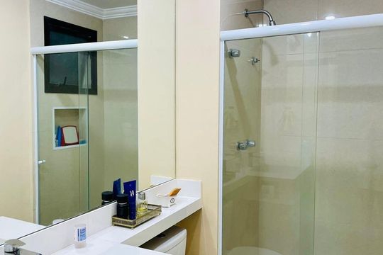 Banheiro de apartamento à venda com 2 quartos, 72m² em Vila Marieta, Campinas