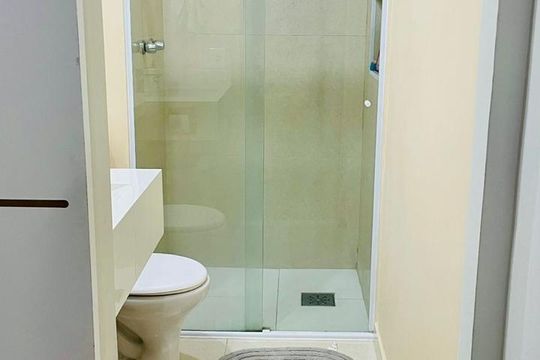 Banheiro de apartamento à venda com 2 quartos, 72m² em Vila Marieta, Campinas