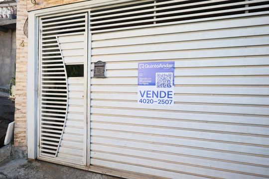 Fachada de casa à venda com 2 quartos, 200m² em Km 18, Osasco