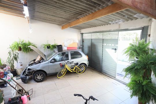 Garagem de casa à venda com 2 quartos, 200m² em Km 18, Osasco