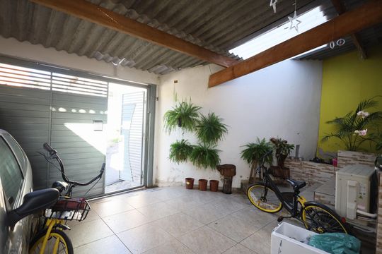 Garagem de casa à venda com 2 quartos, 200m² em Km 18, Osasco
