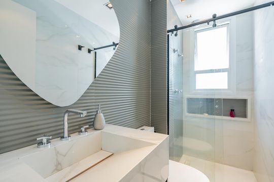 Banheiro de apartamento para alugar com 1 quarto, 70m² em Empresarial 18 do Forte, Barueri