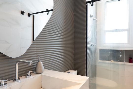 Banheiro de apartamento para alugar com 1 quarto, 70m² em Empresarial 18 do Forte, Barueri