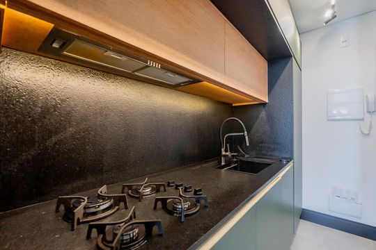 Cozinha de apartamento para alugar com 1 quarto, 70m² em Empresarial 18 do Forte, Barueri