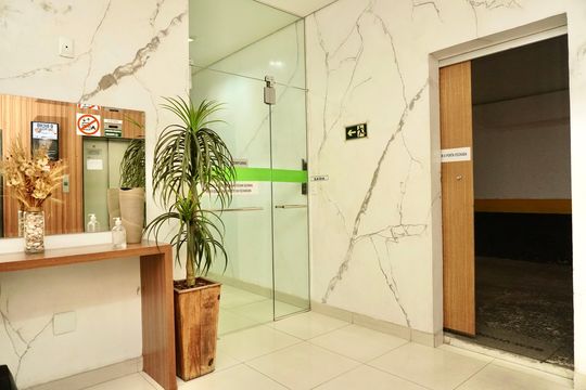 Hall de entrada de apartamento para alugar com 2 quartos, 121m² em Estoril, Belo Horizonte