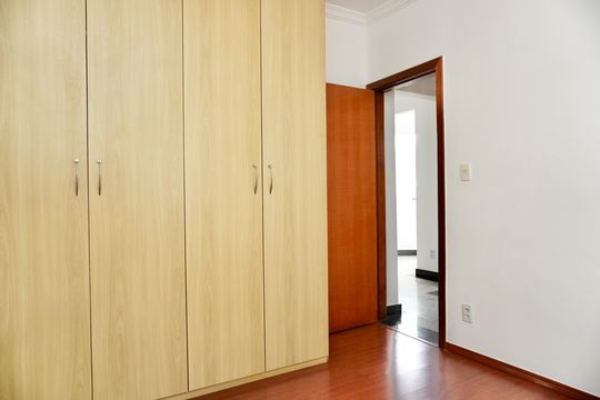 Quarto 1 de apartamento para alugar com 2 quartos, 121m² em Estoril, Belo Horizonte