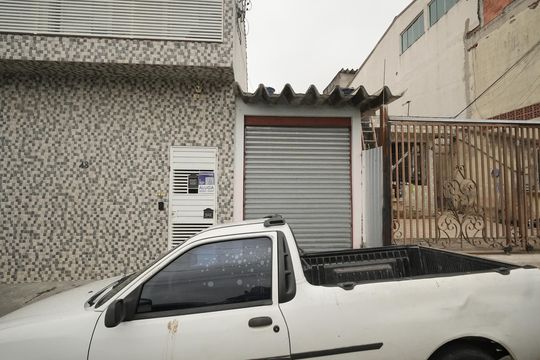 Fachada de casa para alugar com 1 quarto, 25m² em Vila Palmares, Santo André