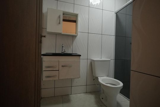 Banheiro Social de casa para alugar com 1 quarto, 25m² em Vila Palmares, Santo André