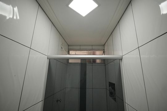 Banheiro Social de casa para alugar com 1 quarto, 25m² em Vila Palmares, Santo André