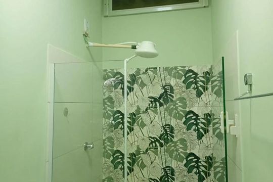 Banheiro de apartamento à venda com 1 quarto, 32m² em Copacabana, Rio de Janeiro