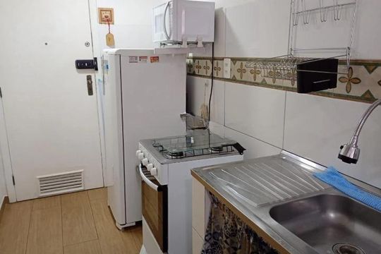 Cozinha de apartamento à venda com 1 quarto, 32m² em Copacabana, Rio de Janeiro