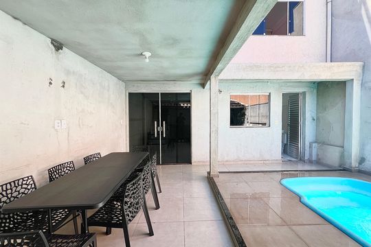Quintal de casa à venda com 3 quartos, 250m² em Parque Xangri-lá, Contagem
