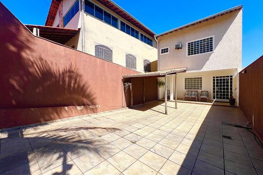 Casa à venda com 3 quartos, 250m² em Parque Xangri-lá, Contagem