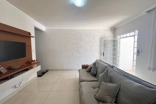 Sala de casa à venda com 3 quartos, 250m² em Parque Xangri-lá, Contagem
