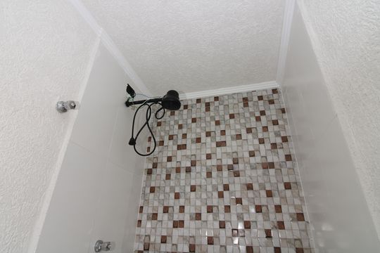 banheiro de kitnet/studio para alugar com 1 quarto, 34m² em Vila Sao Geraldo, São Paulo
