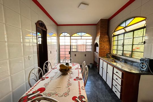 Casa para alugar com 3 quartos, 200m² em Parque Turistas, Belo Horizonte