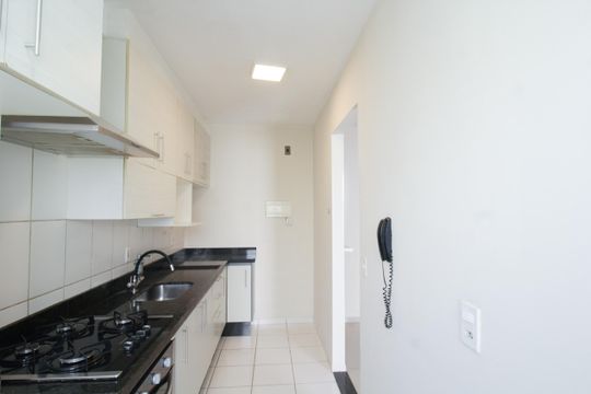 Cozinha de apartamento para alugar com 2 quartos, 50m² em Vila Palmeiras, São Paulo