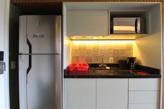 Cozinha de kitnet/studio para alugar com 1 quarto, 24m² em Indianópolis, São Paulo