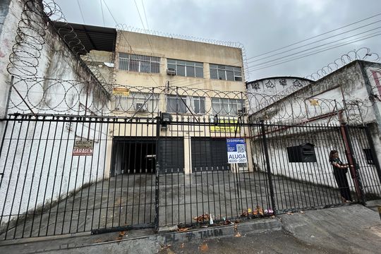 Fachada + placa de kitnet/studio para alugar com 1 quarto, 28m² em Pilares, Rio de Janeiro