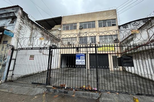 Fachada + placa de kitnet/studio para alugar com 1 quarto, 28m² em Pilares, Rio de Janeiro