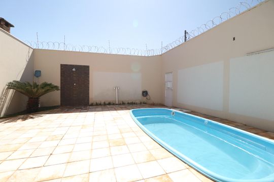 Piscina de casa para alugar com 3 quartos, 200m² em Santa Mônica, Uberlândia