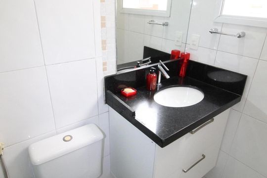 Banheiro da Suíte de apartamento para alugar com 3 quartos, 83m² em Parque Residencial Aquarius, São José dos Campos