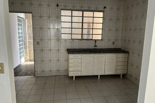 Cozinha de casa para alugar com 3 quartos, 205m² em Jardim Ouro Negro, Paulínia