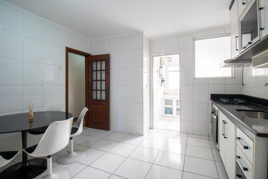 Cozinha de apartamento para alugar com 3 quartos, 60m² em Vicente de Carvalho, Rio de Janeiro