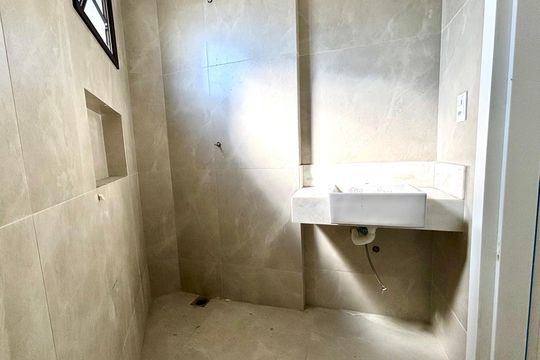 Banheiro da suíte 3 de apartamento à venda com 3 quartos, 210m² em Gutierrez, Belo Horizonte