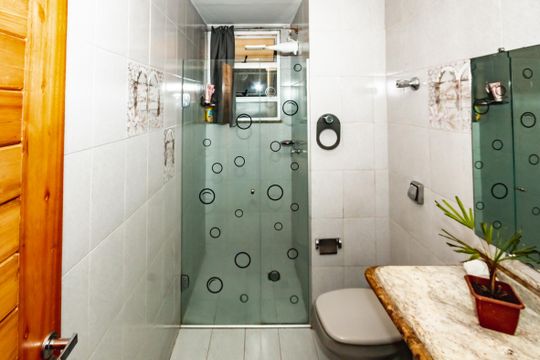 Banheiro social de apartamento à venda com 3 quartos, 63m² em Vila Cloris, Belo Horizonte