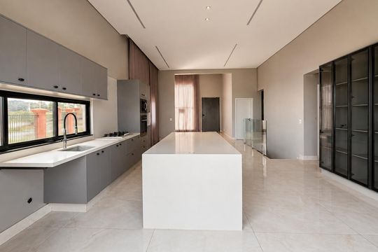 Cozinha de casa de condomínio à venda com 3 quartos, 343m² em São Sebastião, Brasília