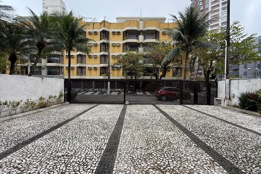 Fachada de apartamento para alugar com 4 quartos, 147m² em Jardim Vitoria, Guarujá