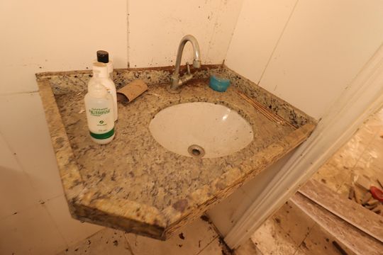 Banheiro - Pia de casa para alugar com 2 quartos, 95m² em Parque das Nações, Santo André