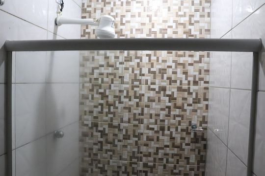 Banheiro de kitnet/studio para alugar com 1 quarto, 30m² em Centro, Campos dos Goytacazes