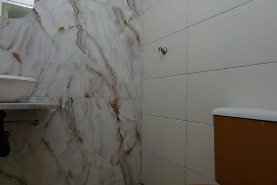 Banheiro de apartamento para alugar com 2 quartos, 58m² em Conjunto Residencial José Bonifácio, São Paulo