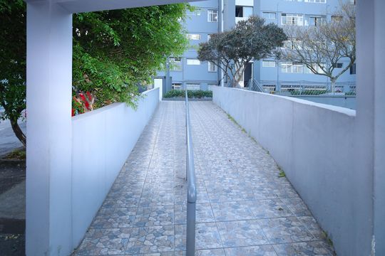 Área comum - Portaria - Rampa de acesso de apartamento para alugar com 2 quartos, 58m² em Conjunto Residencial José Bonifácio, São Paulo
