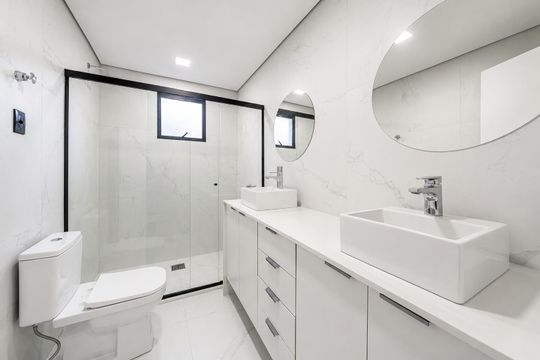 Banheiro de casa para alugar com 4 quartos, 269m² em Três Figueiras, Porto Alegre