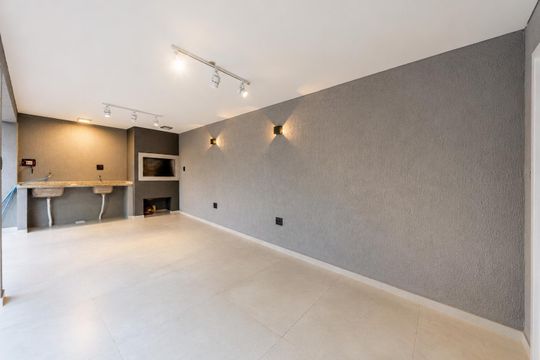 Área externa de casa para alugar com 4 quartos, 269m² em Três Figueiras, Porto Alegre
