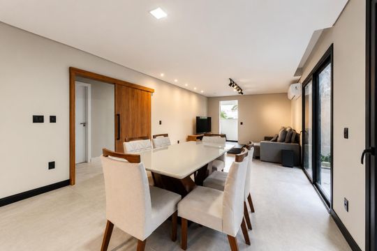 Sala de Jantar de casa para alugar com 4 quartos, 269m² em Três Figueiras, Porto Alegre