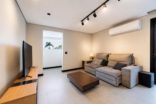 Casa para alugar com 4 quartos, 269m² em Três Figueiras, Porto Alegre