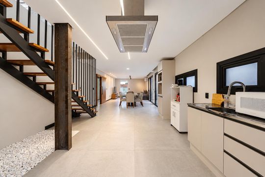 Cozinha de casa para alugar com 4 quartos, 269m² em Três Figueiras, Porto Alegre