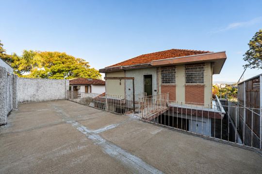 Área externa de casa para alugar com 4 quartos, 269m² em Três Figueiras, Porto Alegre