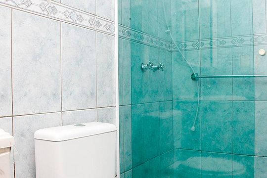 Banheiro 1 Quarto 3 Suíte de casa à venda com 3 quartos, 188m² em Auxiliadora, Porto Alegre