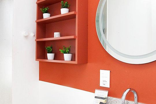 Banheiro de kitnet/studio para alugar com 1 quarto, 24m² em Farroupilha, Porto Alegre