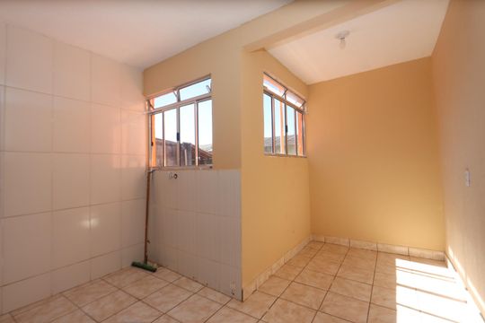 Lavanderia de casa para alugar com 2 quartos, 100m² em Jardim Roseli, São Paulo