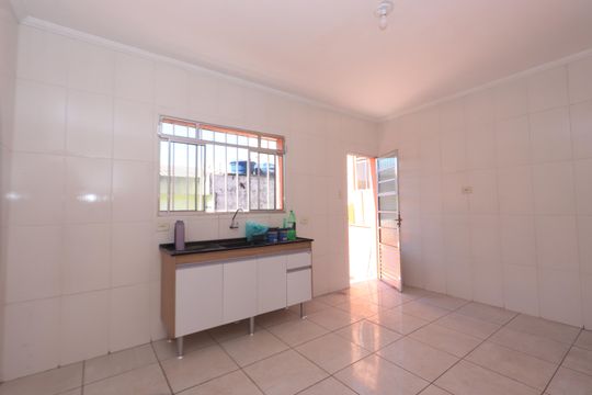 Cozinha de casa para alugar com 2 quartos, 100m² em Jardim Roseli, São Paulo