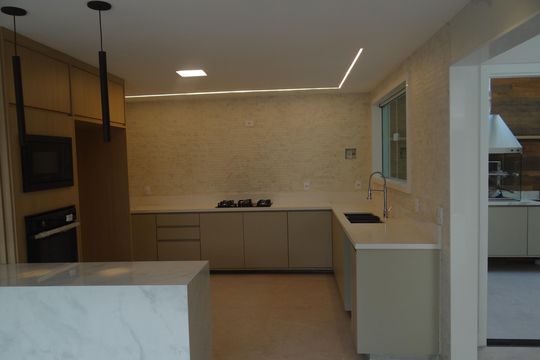 Cozinha de casa de condomínio à venda com 7 quartos, 384m² em Barra da Tijuca, Rio de Janeiro